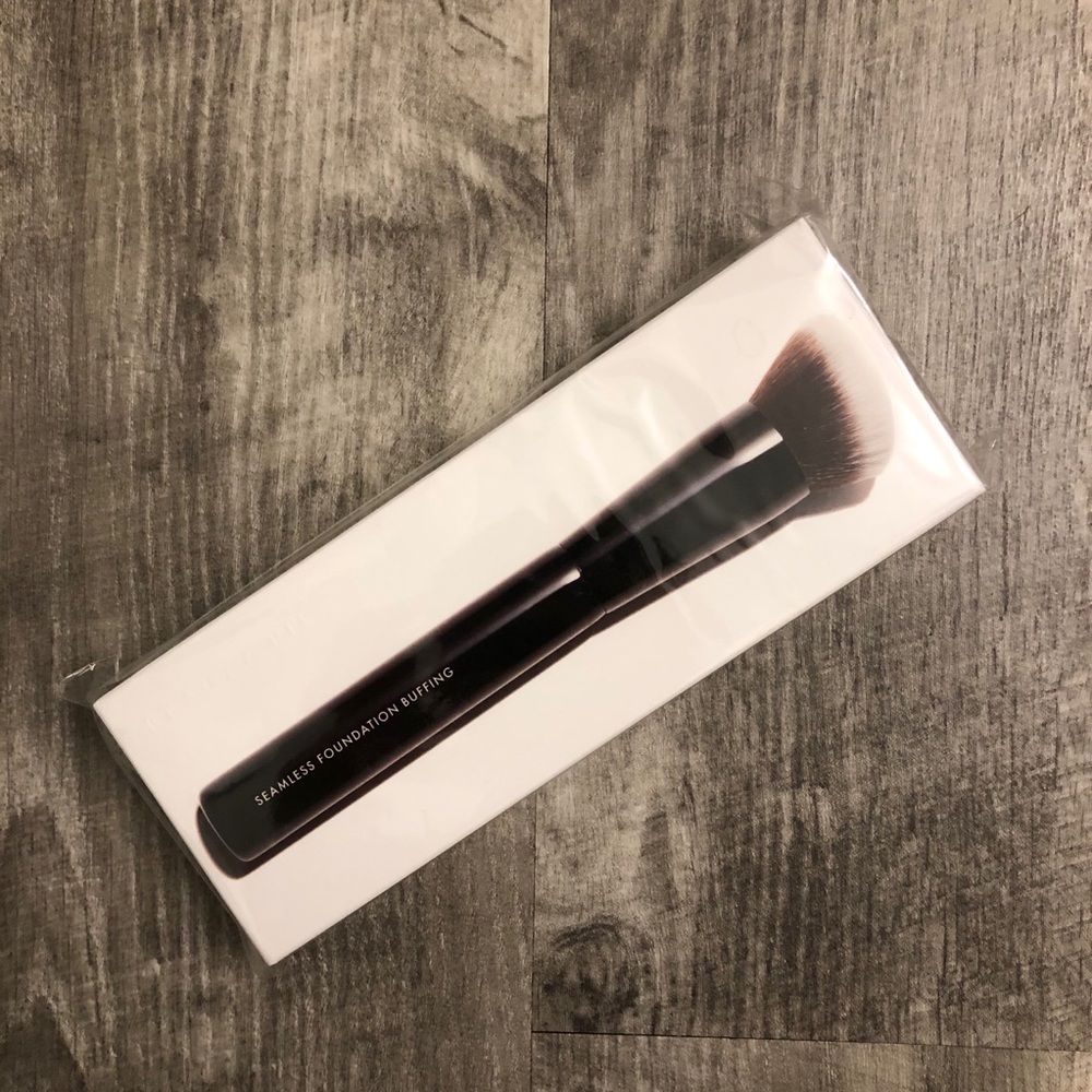 NEW Beauty Pie Seamless Foundation Buffing Brush